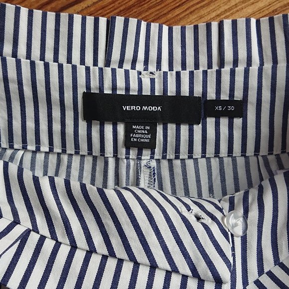 2/$20 [EUC] VERO MODA Striped Paperbag Pants - Picture 5 of 5